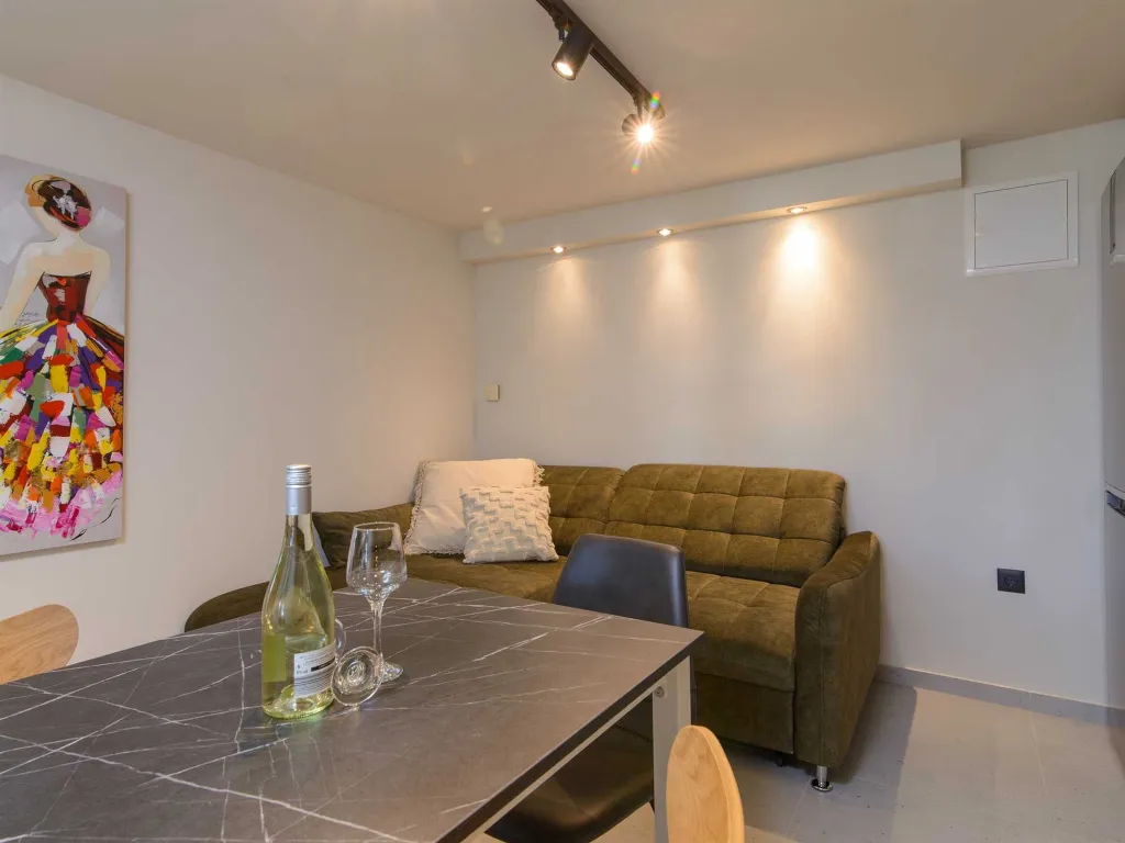 One-Bedroom Apartment with Terrace in Okrug Gornji