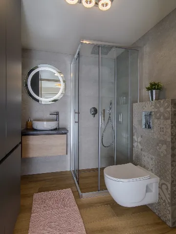 One-Bedroom Apartment with Terrace in Okrug Gornji