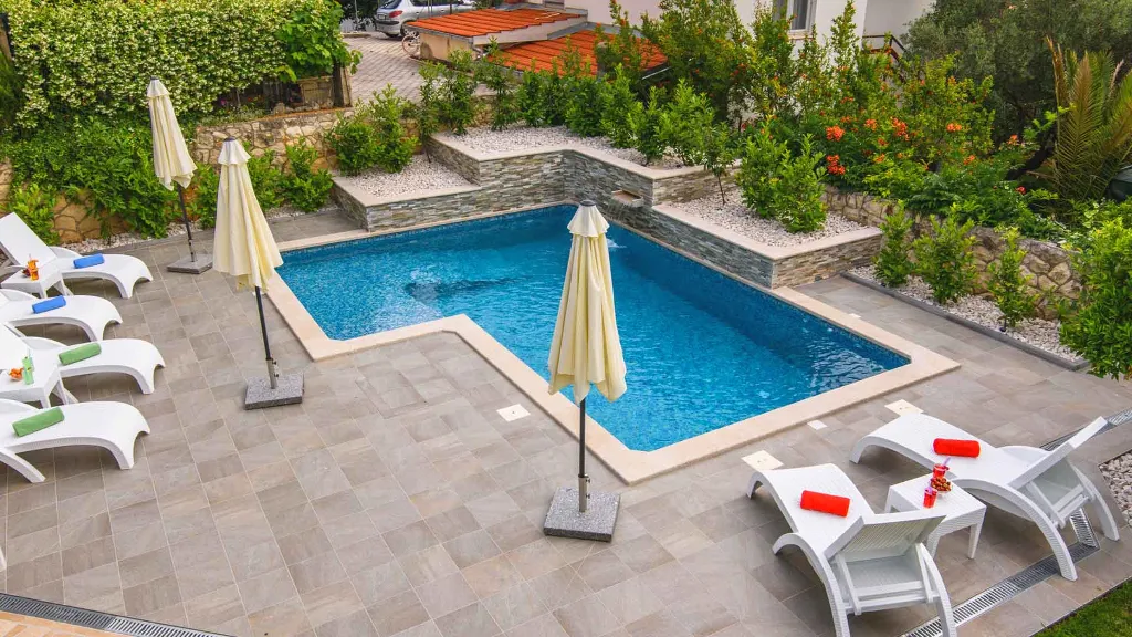 One-Bedroom Apartment with Terrace in Okrug Gornji