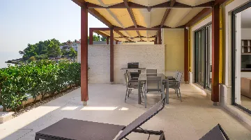 Duplex Apartment with Pool in Slatine