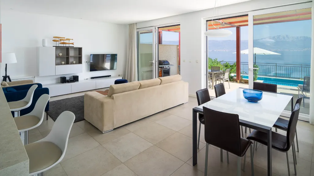 3-Bedroom Apartment with Pool in Slatine