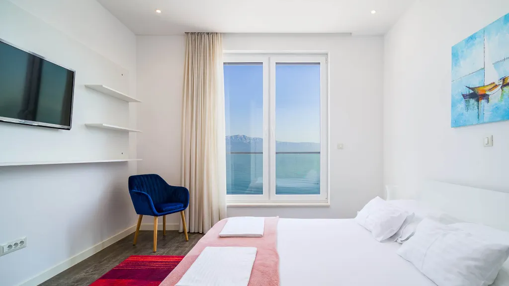 3-Bedroom Apartment with Pool in Slatine
