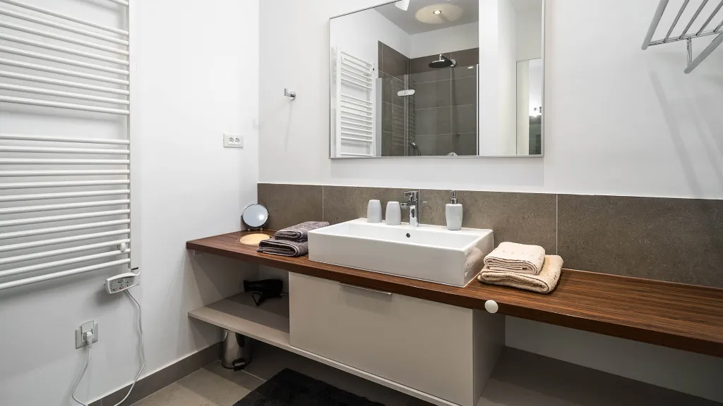 Three-Bedroom Apartment with Pool in Slatine