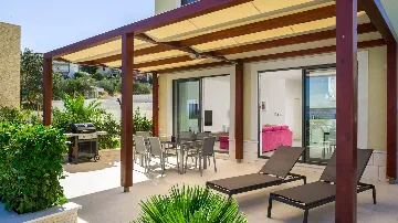 Three-Bedroom Apartment with Pool in Slatine