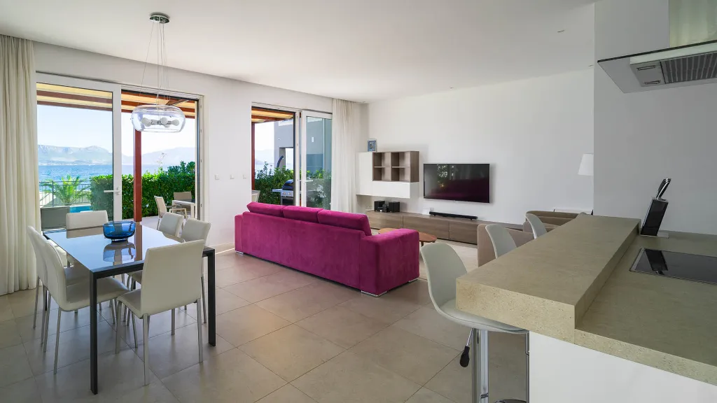 Three-Bedroom Apartment with Pool in Slatine