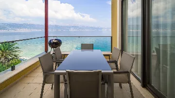 Sea View Apartment in Slatine for 6 Guests