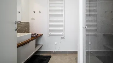 Sea View Apartment in Slatine for 6 Guests