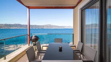 Sea View Apartment in Slatine for 6 Guests