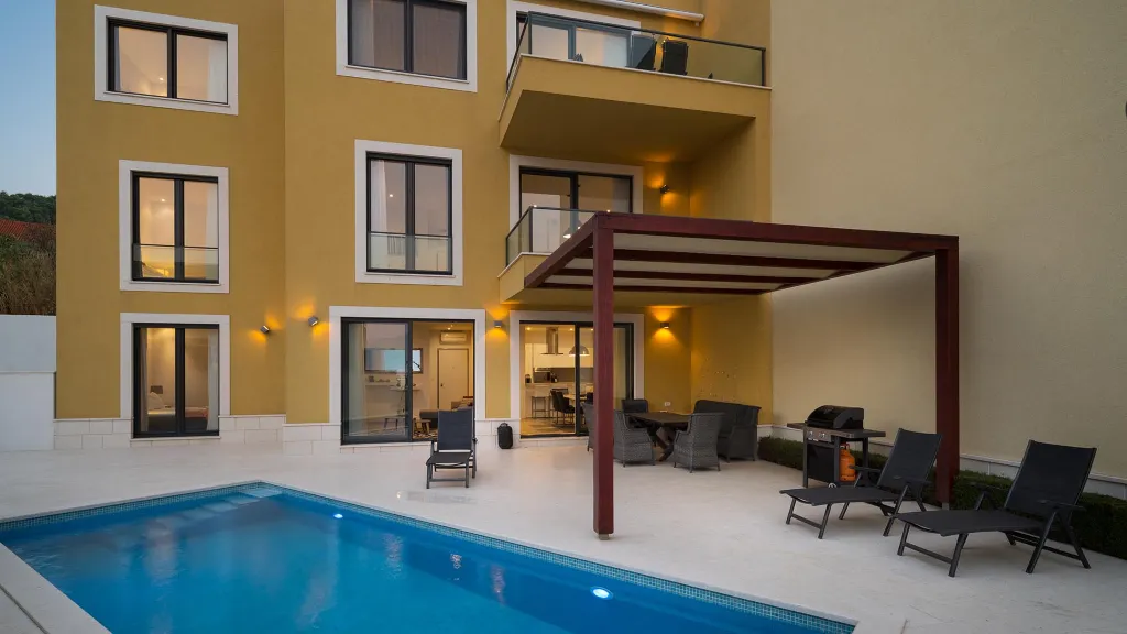 Two-Bedroom Apartment with Private Pool in Slatine