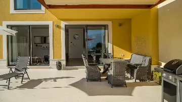 Two-Bedroom Apartment with Private Pool in Slatine