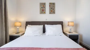 Two-Bedroom Apartment with Private Pool in Slatine