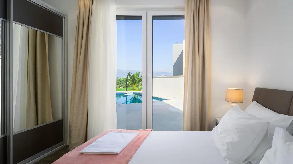 Two-Bedroom Apartment with Private Pool in Slatine