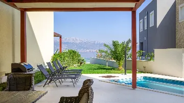 Two-Bedroom Apartment with Private Pool in Slatine