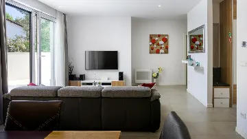 Two-Bedroom Apartment with Private Pool in Slatine