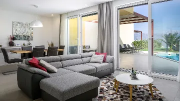 Two-Bedroom Apartment with Private Pool in Slatine