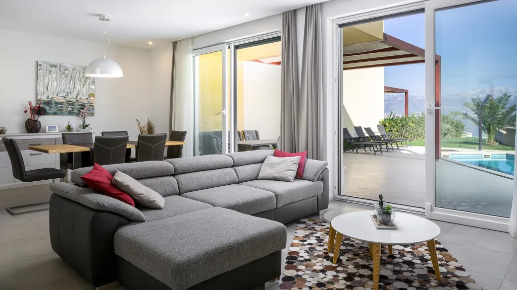 Two-Bedroom Apartment with Private Pool in Slatine