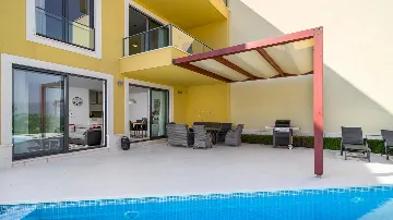 Two-Bedroom Apartment with Private Pool in Slatine