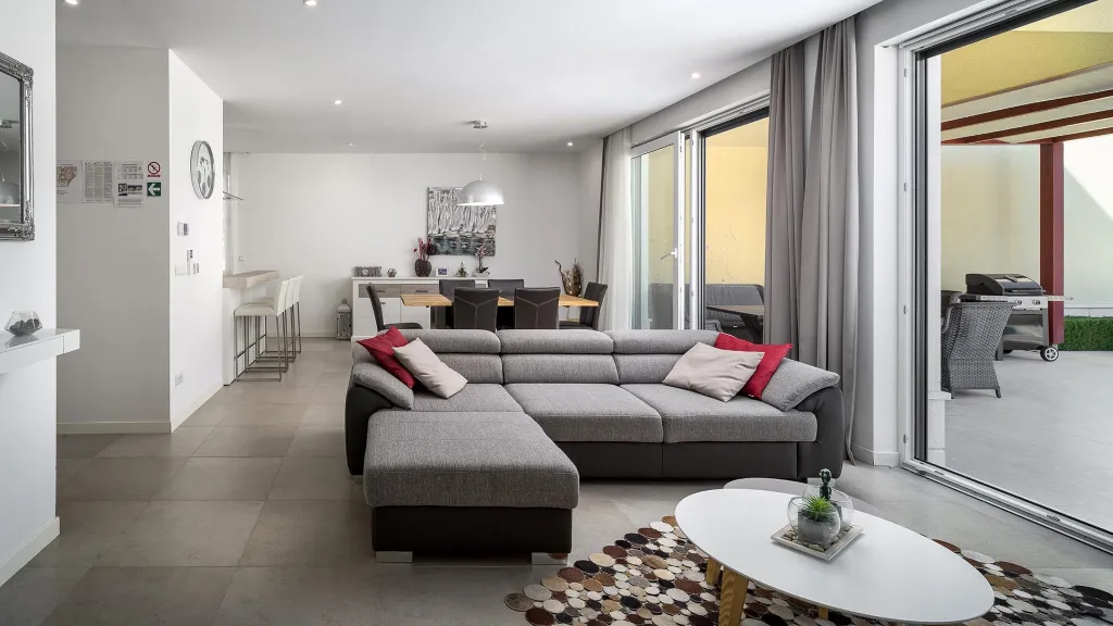 Two-Bedroom Apartment with Private Pool in Slatine