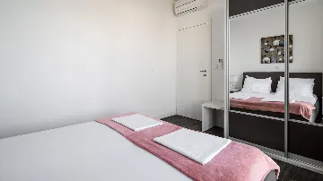 Sea View Apartment in Slatine for 4