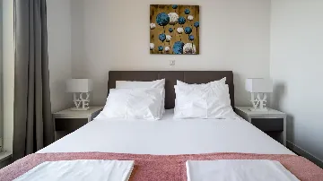 Sea View Apartment in Slatine for 4