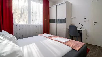 Sea View Apartment in Slatine for 4