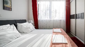 Sea View Apartment in Slatine for 4