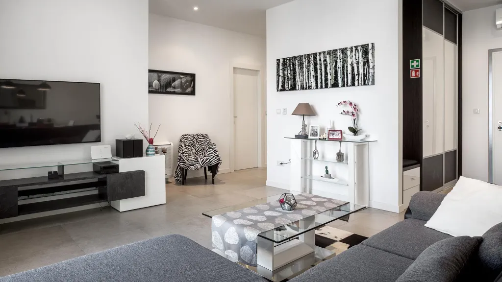 Sea View Apartment in Slatine for 4