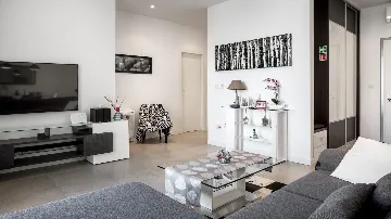 Sea View Apartment in Slatine for 4