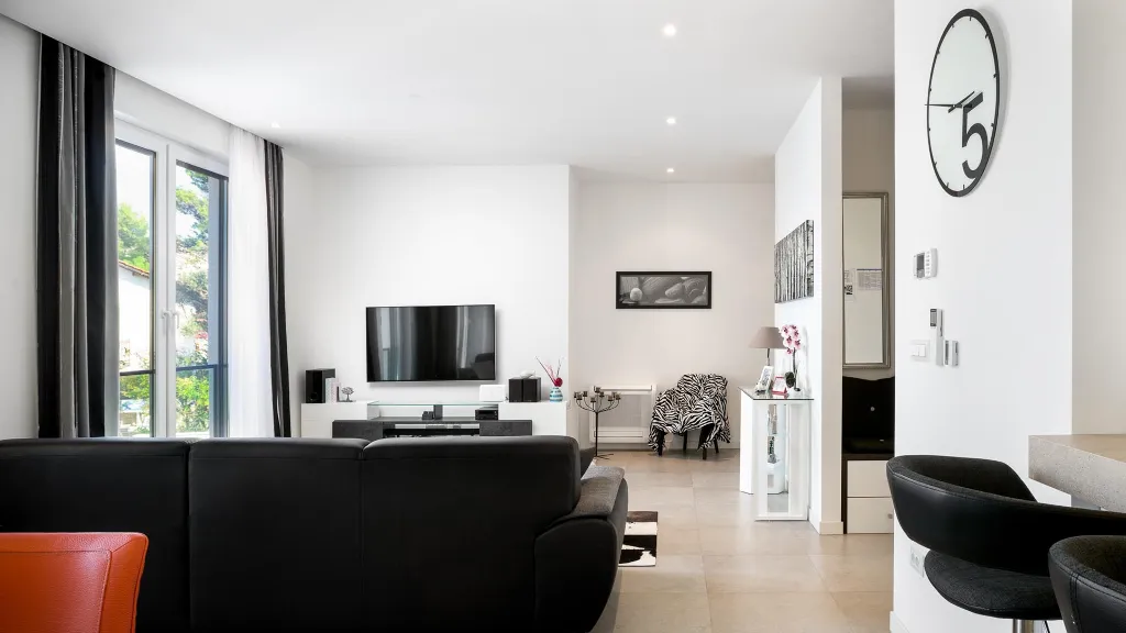Sea View Apartment in Slatine for 4