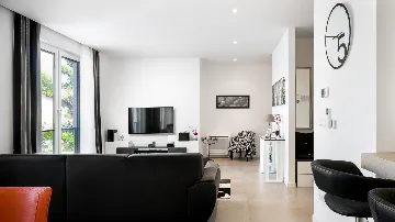 Sea View Apartment in Slatine for 4