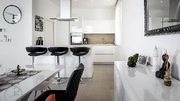 Sea View Apartment in Slatine for 4