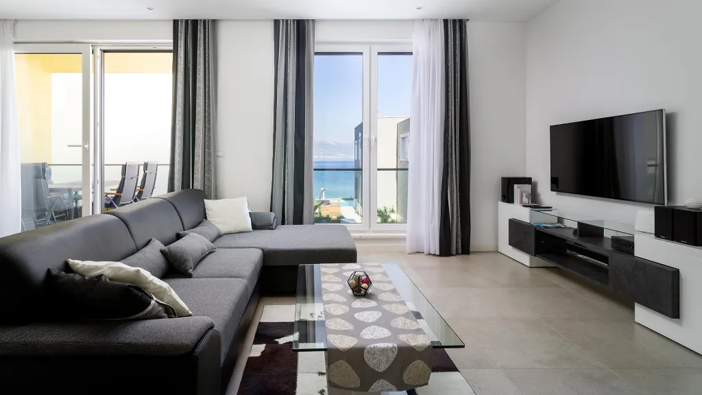 Sea View Apartment in Slatine for 4
