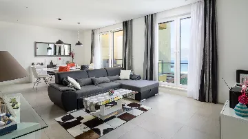 Sea View Apartment in Slatine for 4