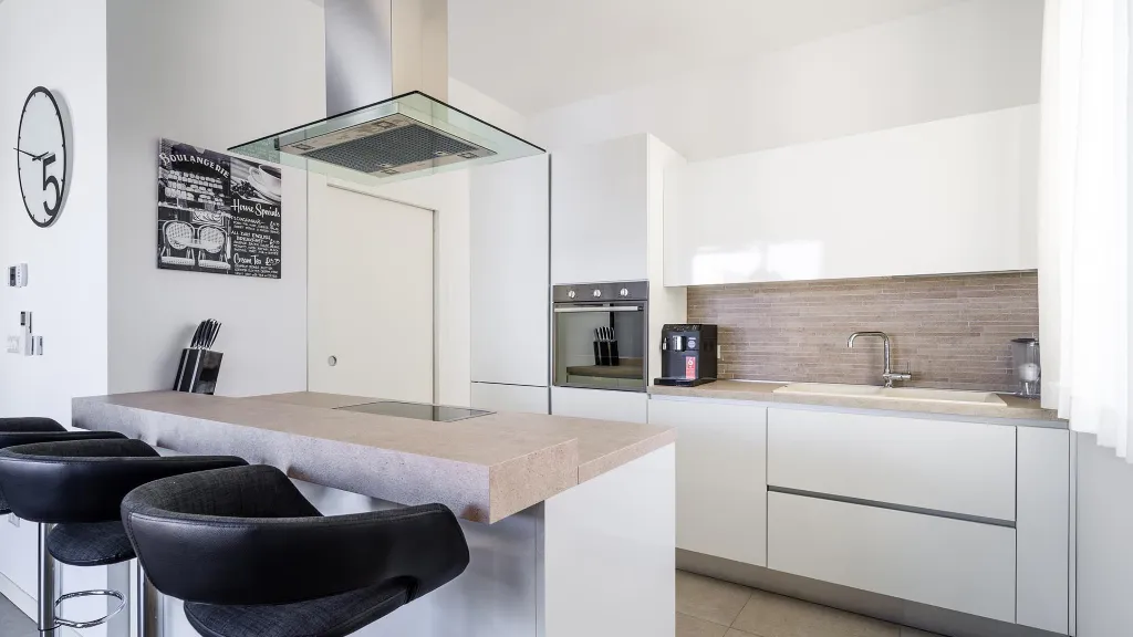Sea View Apartment in Slatine for 4
