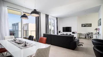 Sea View Apartment in Slatine for 4