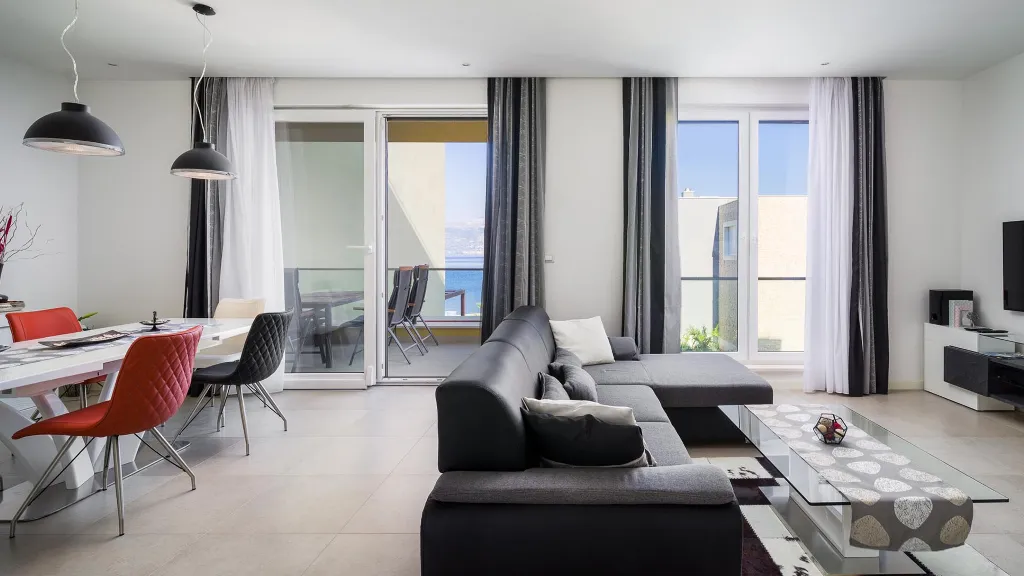 Sea View Apartment in Slatine for 4