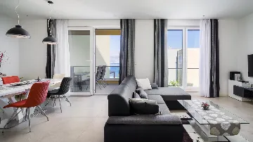 Sea View Apartment in Slatine for 4