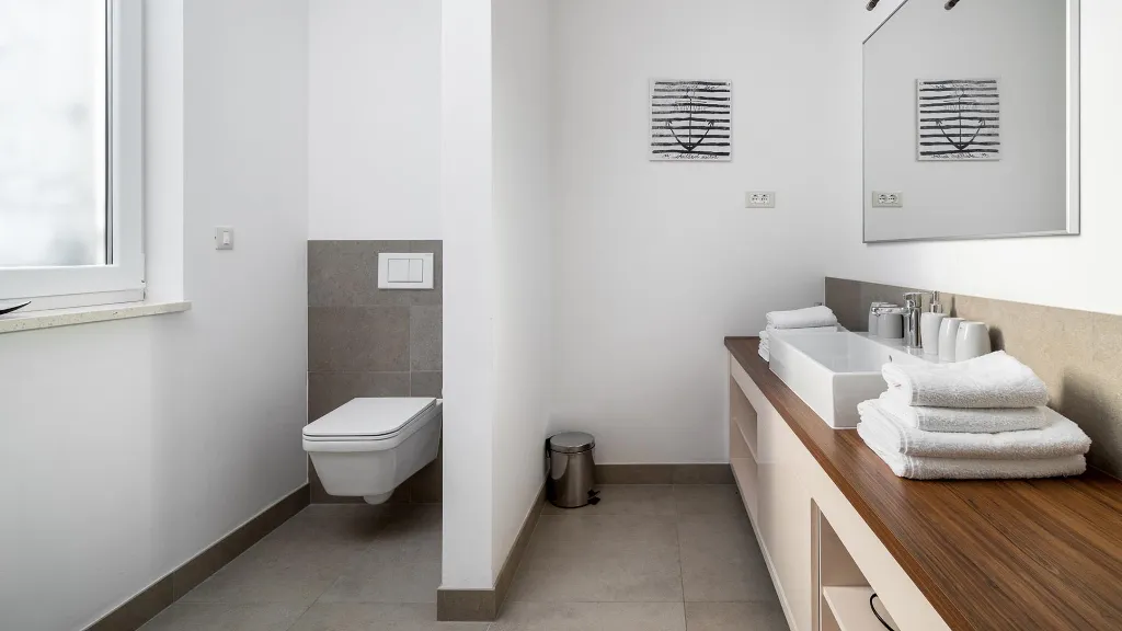 Sea View Apartment in Slatine for 4