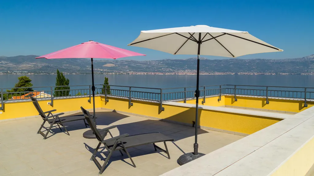 Two-Bedroom Apartment with Balcony in Slatine