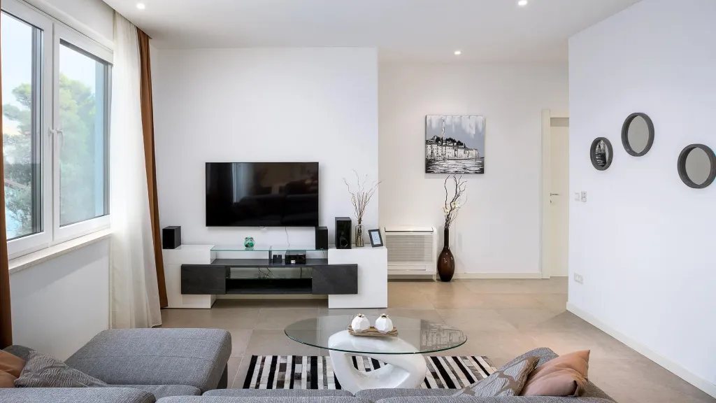 Two-Bedroom Apartment with Balcony in Slatine