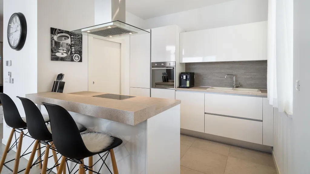 Two-Bedroom Apartment with Balcony in Slatine