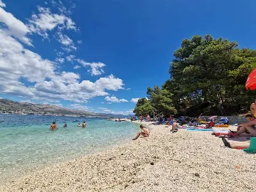 Apartment with Balcony in Okrug Donji