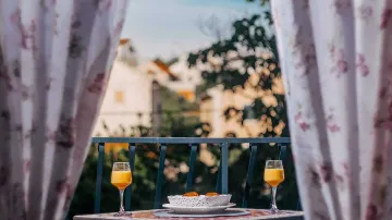 Apartment with Balcony in Okrug Donji