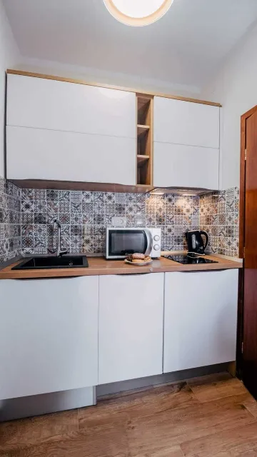 Apartment with Balcony in Okrug Donji