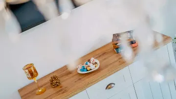 Apartment with Balcony in Okrug Donji