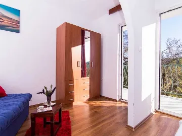 Studio Apartment with Balcony in Okrug Donji