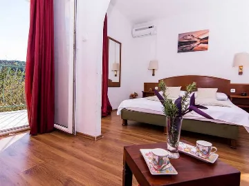 Studio Apartment with Balcony in Okrug Donji