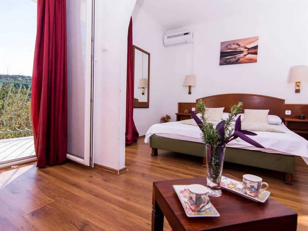 Studio Apartment with Balcony in Okrug Donji