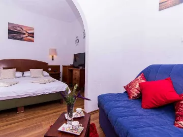 Studio Apartment with Balcony in Okrug Donji