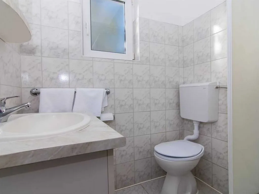 Studio Apartment with Balcony in Okrug Donji